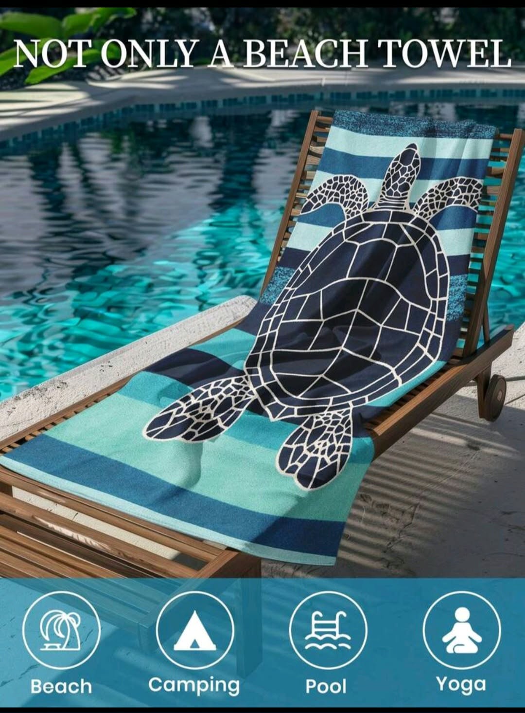 Serviette de plage tortue marine sur chaise longue au bord de la piscine